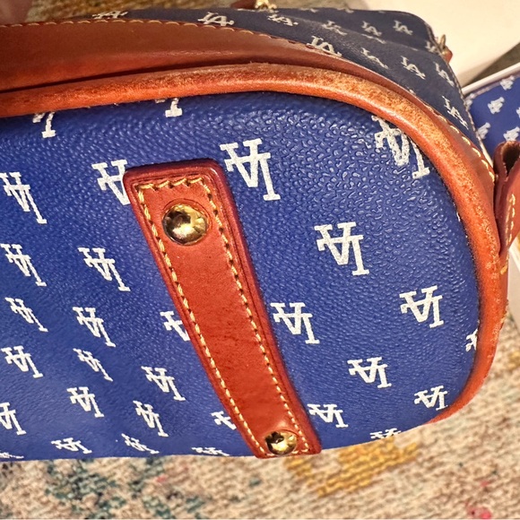 Dooney and Burke handbag with crossbody strap. Matching wallet . Leather. - Picture 6 of 10